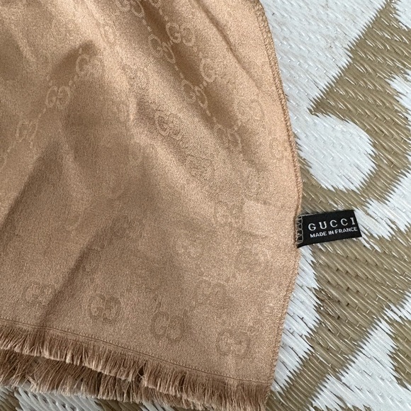 Gucci Tan Scarf with Subtle Pattern - Picture 4 of 5